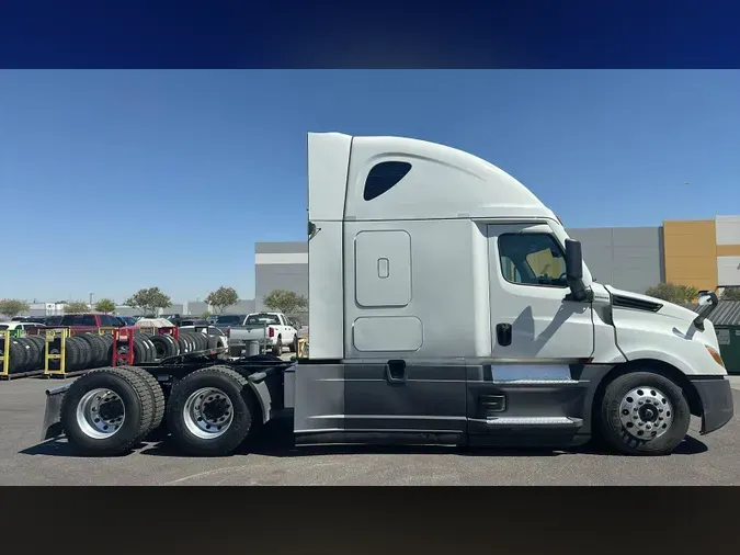 2021 Freightliner Cascadia 126