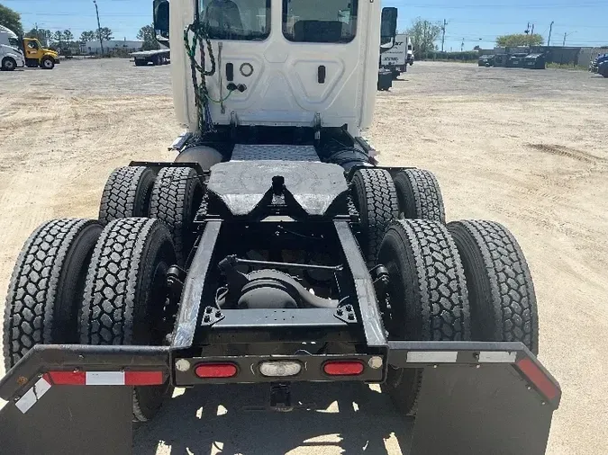 2018 Freightliner T12664ST