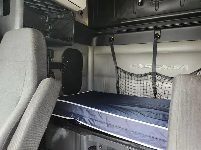 2022 FREIGHTLINER Cascadia 126