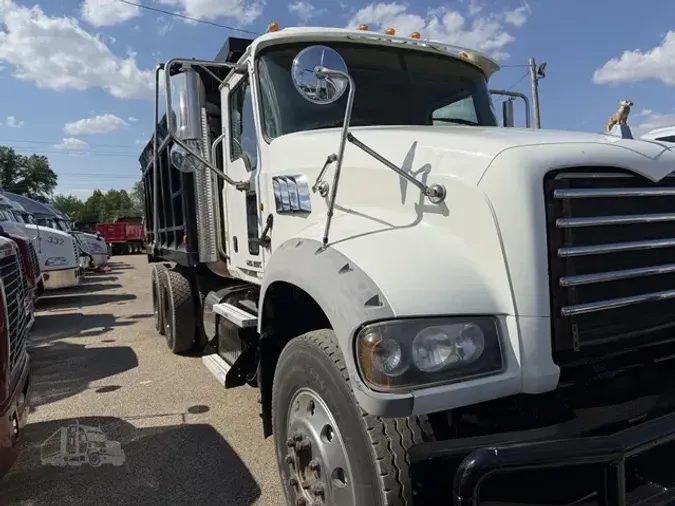 2012 MACK GRANITE GU713
