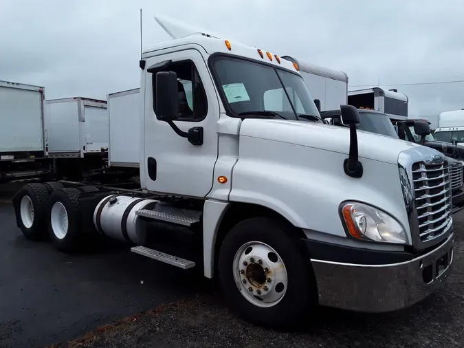 2014 FREIGHTLINER/MERCEDES CASCADIA 125