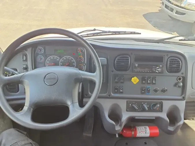 2018 FREIGHTLINER M2 106