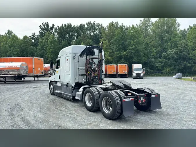 2022 Freightliner Cascadia 126cfae2f8f139bb784fc01af1ae890eefb