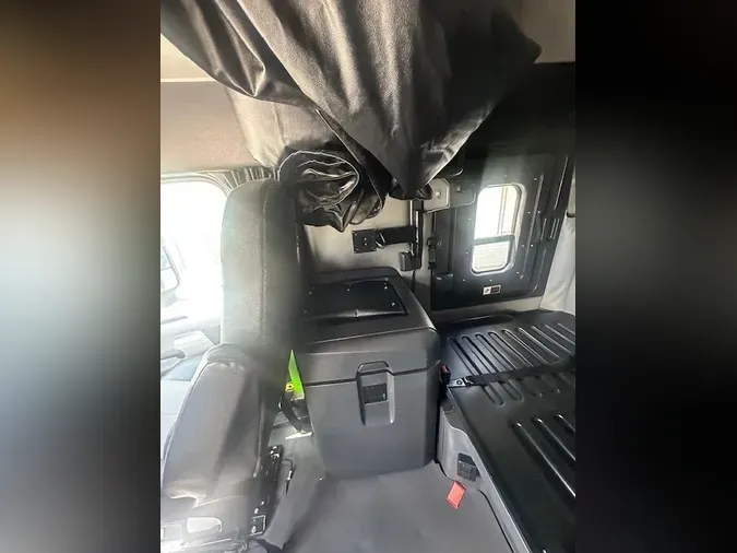 2021 FREIGHTLINER Cascadia 126