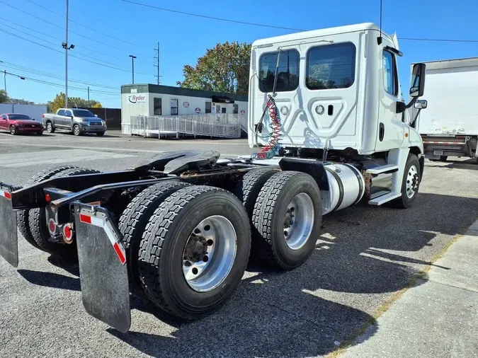 2018 FREIGHTLINER/MERCEDES CASCADIA 125cfb10b11b126f431f59a85a449bd246d