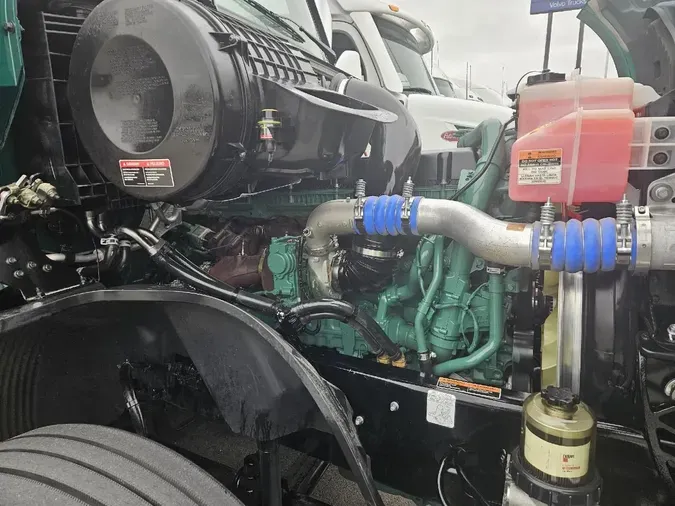 2025 VOLVO VNL64T860cfb3c26b3de7904ab37e2c9975726c5d