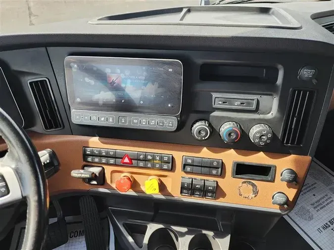 2022 FREIGHTLINER CASCADIA
