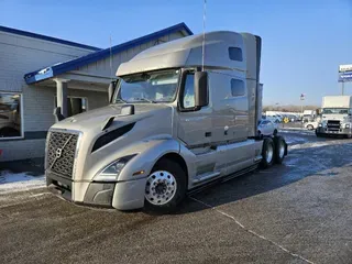 2021 VOLVO VNL64T760