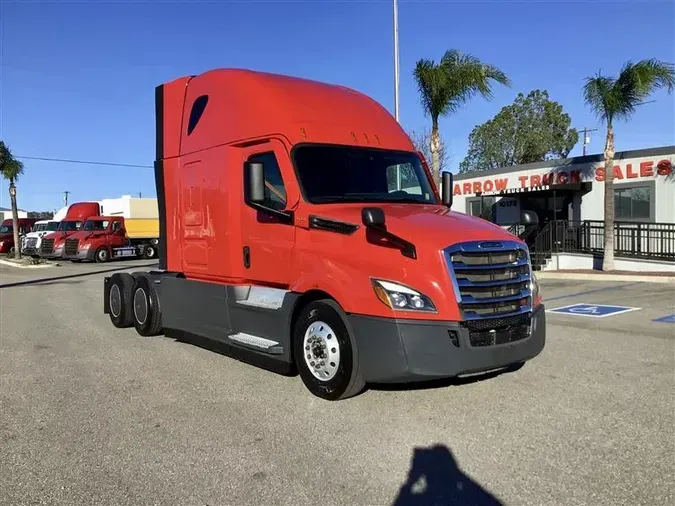 2021 FREIGHTLINER CA126