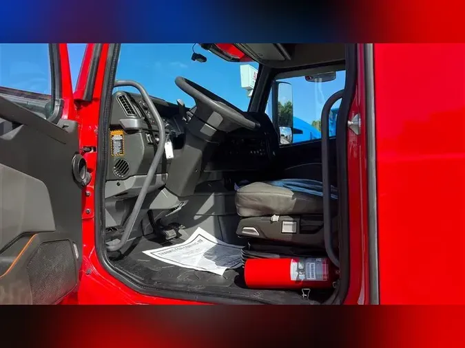 2021 VOLVO VNL740