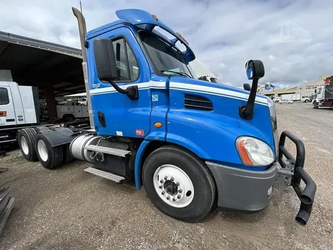 2017 FREIGHTLINER CASCADIA 113