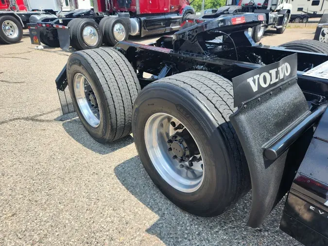 2024 VOLVO VNL64T740