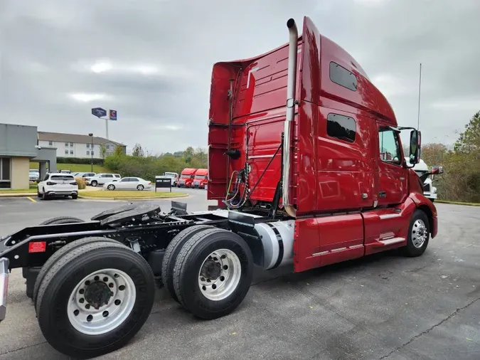 2022 VOLVO VNL64T760