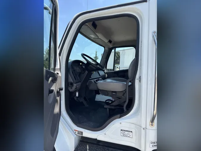 2022 Freightliner Business Class M2 106