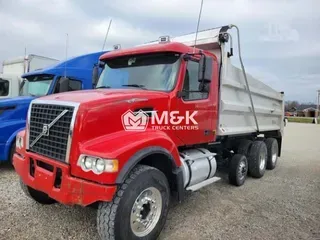 2006 VOLVO VHD64F200