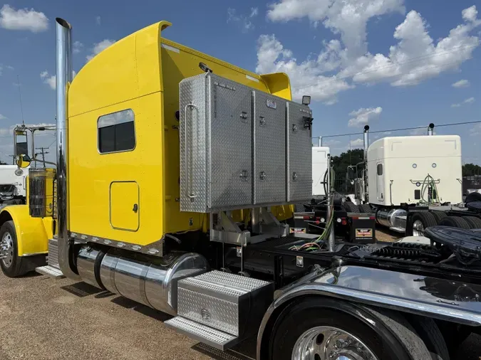 2023 Peterbilt 389