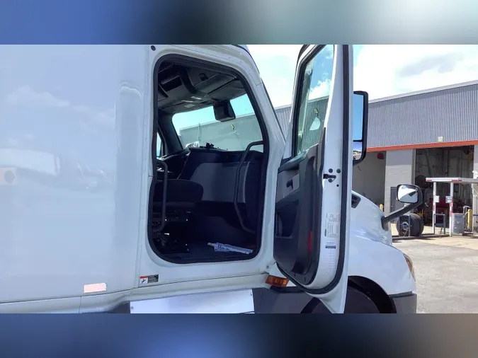 2022 Freightliner Cascadia 126