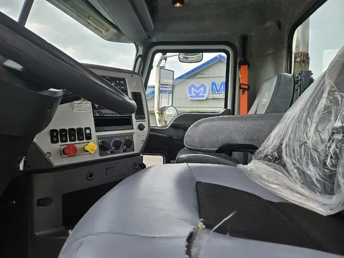 2018 MACK CXU613