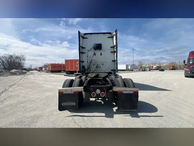 2021 Freightliner Cascadia 126