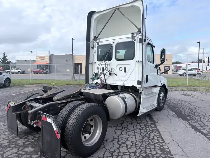 2020 FREIGHTLINER/MERCEDES NEW CASCADIA 126cfdebecf9b311c50c06a6a94536a7a8d