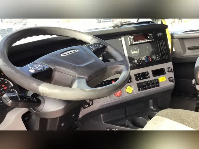 2022 Freightliner Cascadia 126