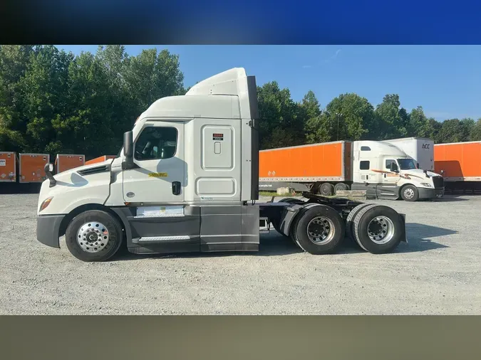 2021 Freightliner Cascadia 126
