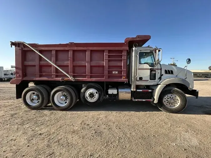 2015 MACK GRANITE GU813