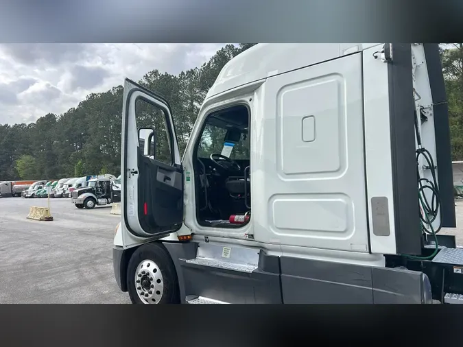 2021 Freightliner Cascadia 126