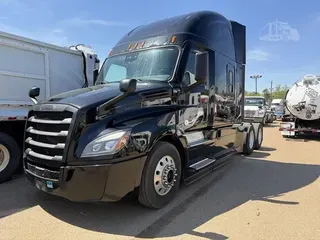 2020 FREIGHTLINER CASCADIA 126