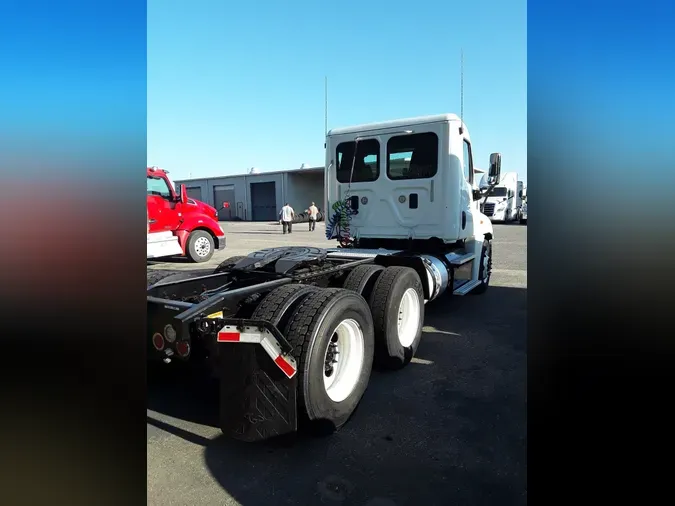 2016 FREIGHTLINER/MERCEDES CASCADIA 125