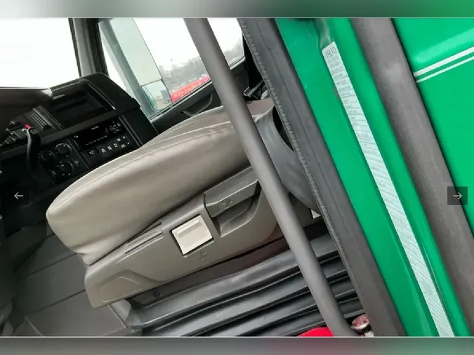 2021 VOLVO VNL64T760