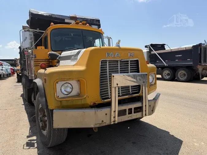 1989 MACK RB690S