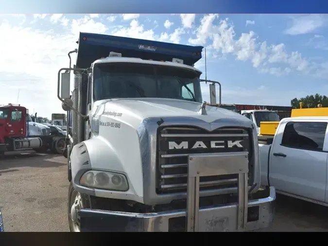 2014 MACK GRANITE GU813