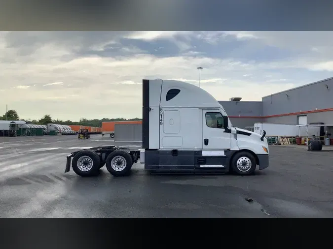 2022 Freightliner Cascadia 126