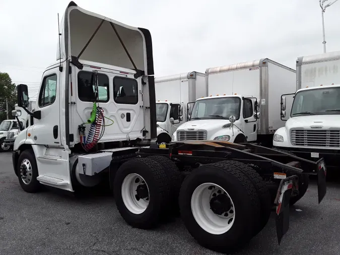 2016 FREIGHTLINER/MERCEDES CASCADIA 113