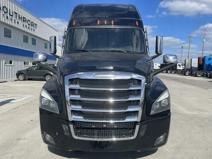 2022 Freightliner CA126SLP