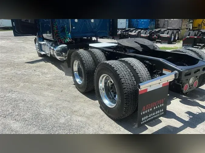 2019 FREIGHTLINER CA126