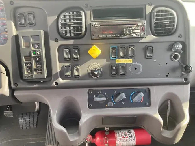 2018 FREIGHTLINER/MERCEDES M2 106