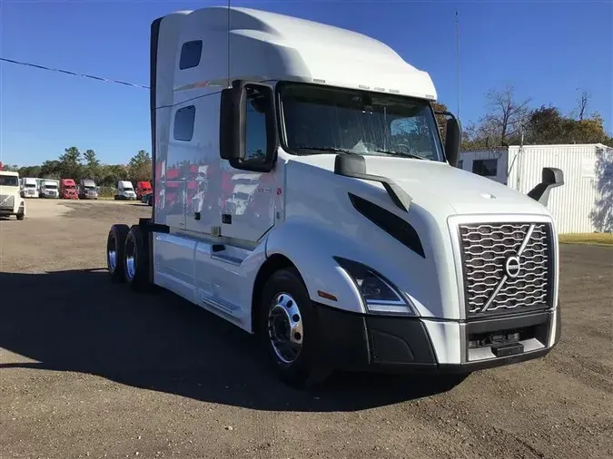 2022 VOLVO VNL64T760