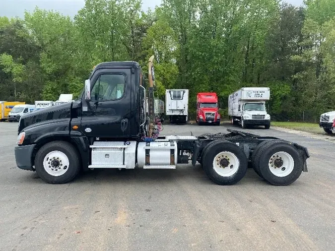 2015 FREIGHTLINER X12564ST
