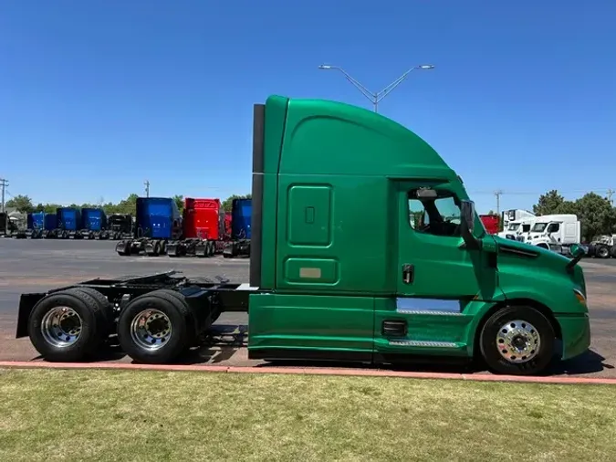 2021 FREIGHTLINER CA126