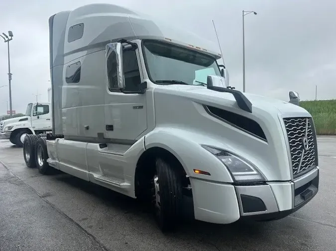 2020 VOLVO VNL64T760