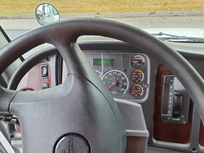2018 FREIGHTLINER M2 106