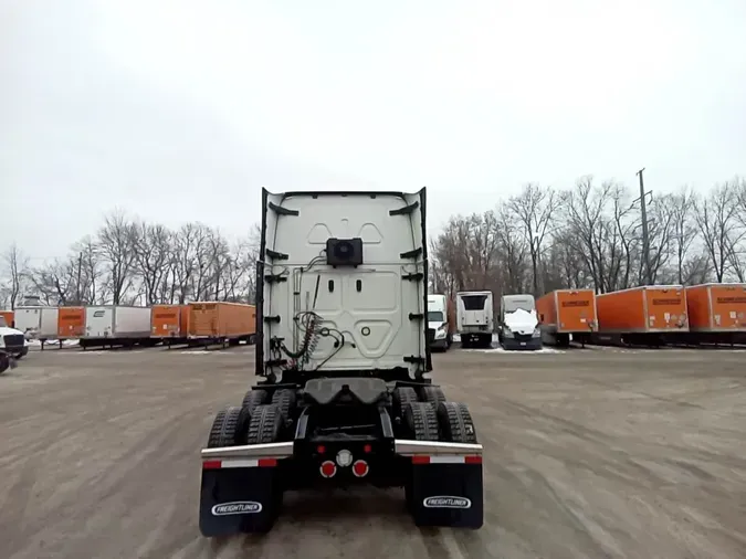 2021 Freightliner Cascadia 126