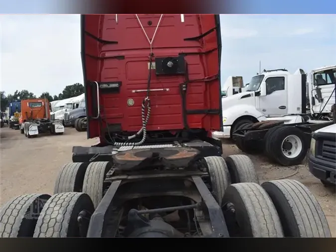 2015 VOLVO VNL64T670