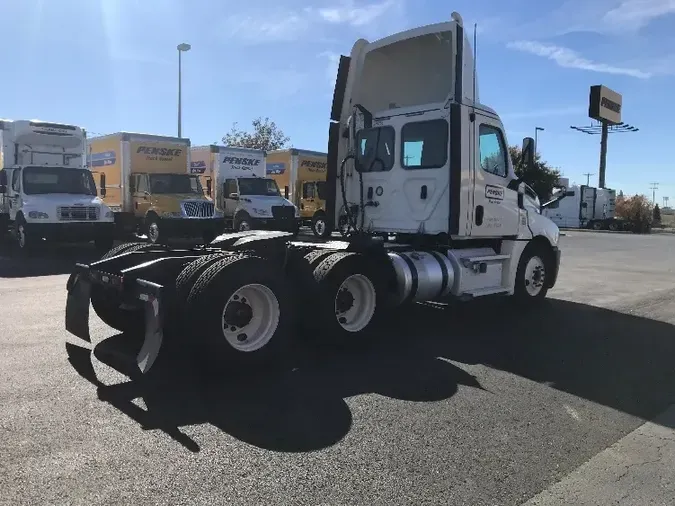 2020 Freightliner T12664ST