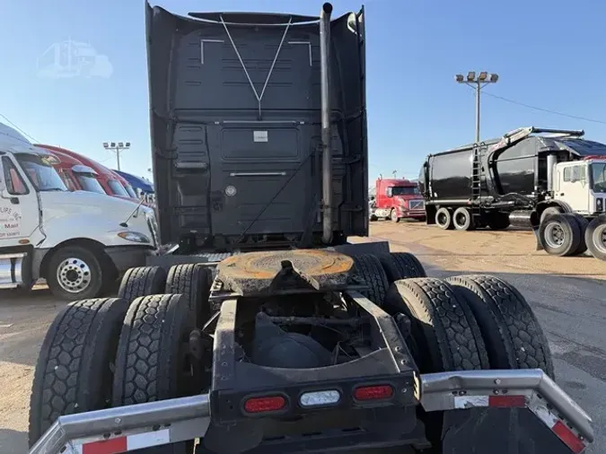 2017 VOLVO VNL64T780