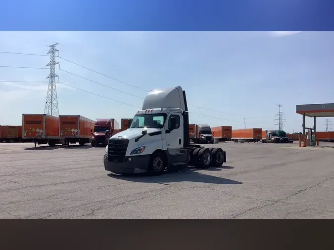 2020 Freightliner Cascadia 126