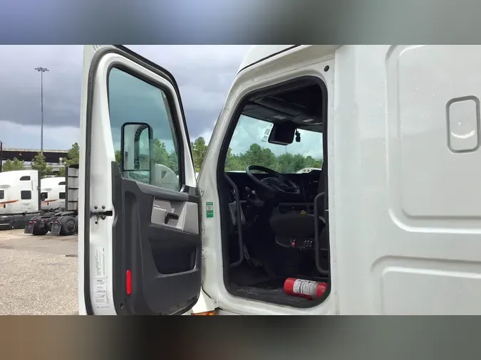 2021 Freightliner Cascadia 126