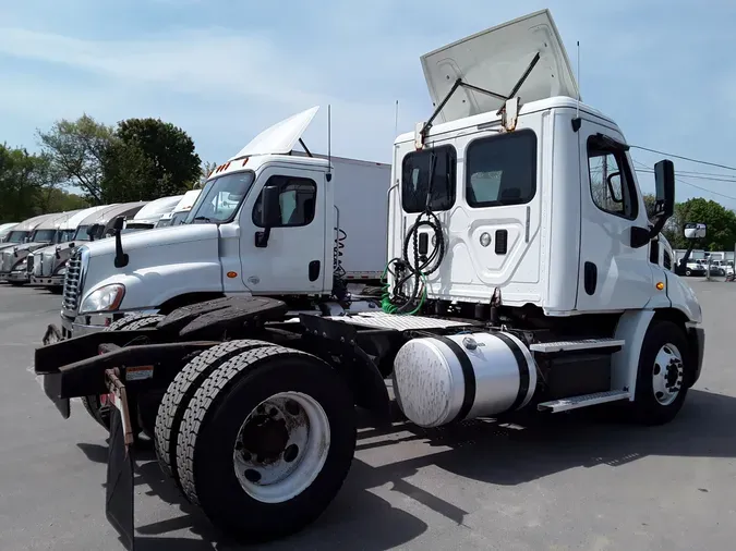 2016 FREIGHTLINER/MERCEDES CASCADIA 113